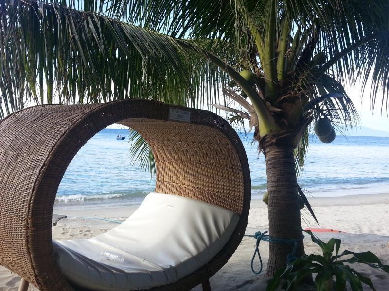 Sunset At Aninuan Beach Resort Пуэрто-Галера Экстерьер фото